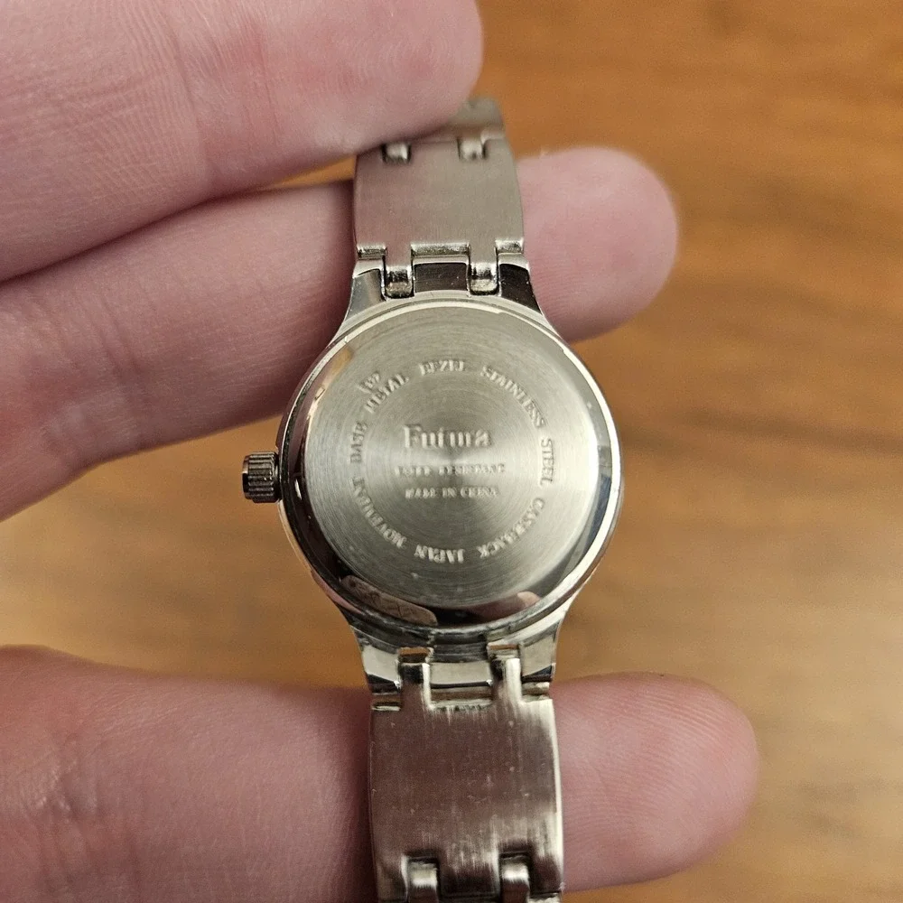 Vintage Futura Ladies‎ Watch Silver Tone Quartz Needs New Battery Untested
